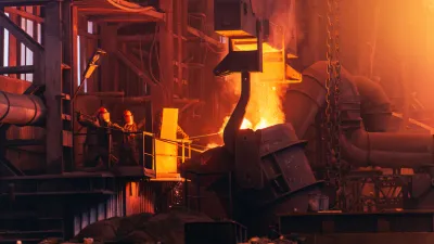 Zoek op een beeld of video Steel foundry workers operating molten metal furnace in industrial plant with extreme heat, glowing sparks and heavy equipment in metallurgical production process